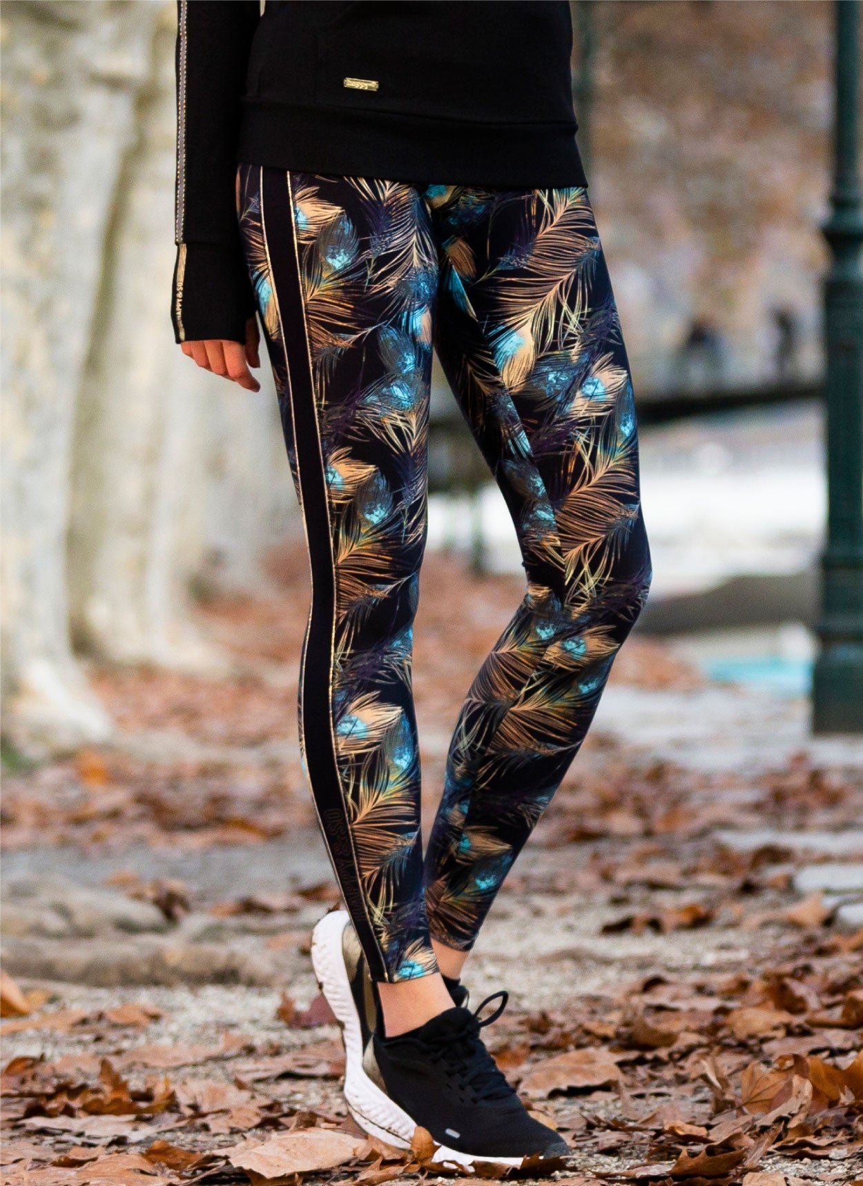 BLACK FEATHER PRINTED LEGGINGS